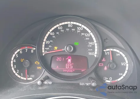 2015 Volkswagen Beetle 1.8T Fleet Edition z USA, uszkodzony, nr VIN 3VWF17AT0FM623548